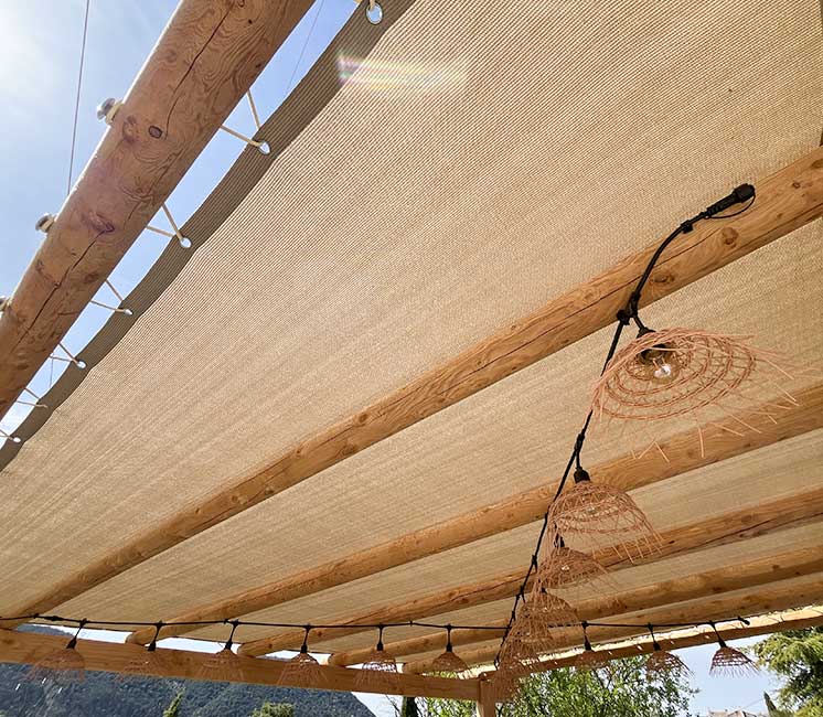 Toile d'ombrage pergola perméable - Sur mesure